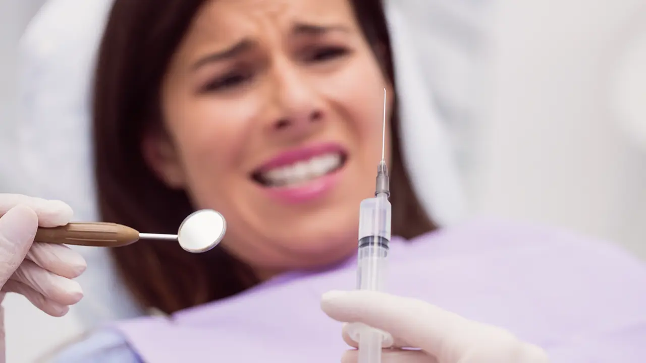 Frica de Dentist/Stomatolog: Dentofobie – Simptome, Cauze & Tratament